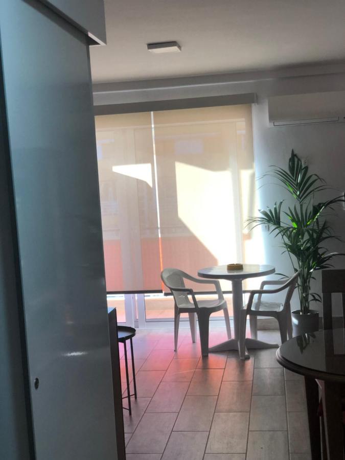 Tantulia Crissol 405 Apto 1 Hab อาโรนา ภายนอก รูปภาพ